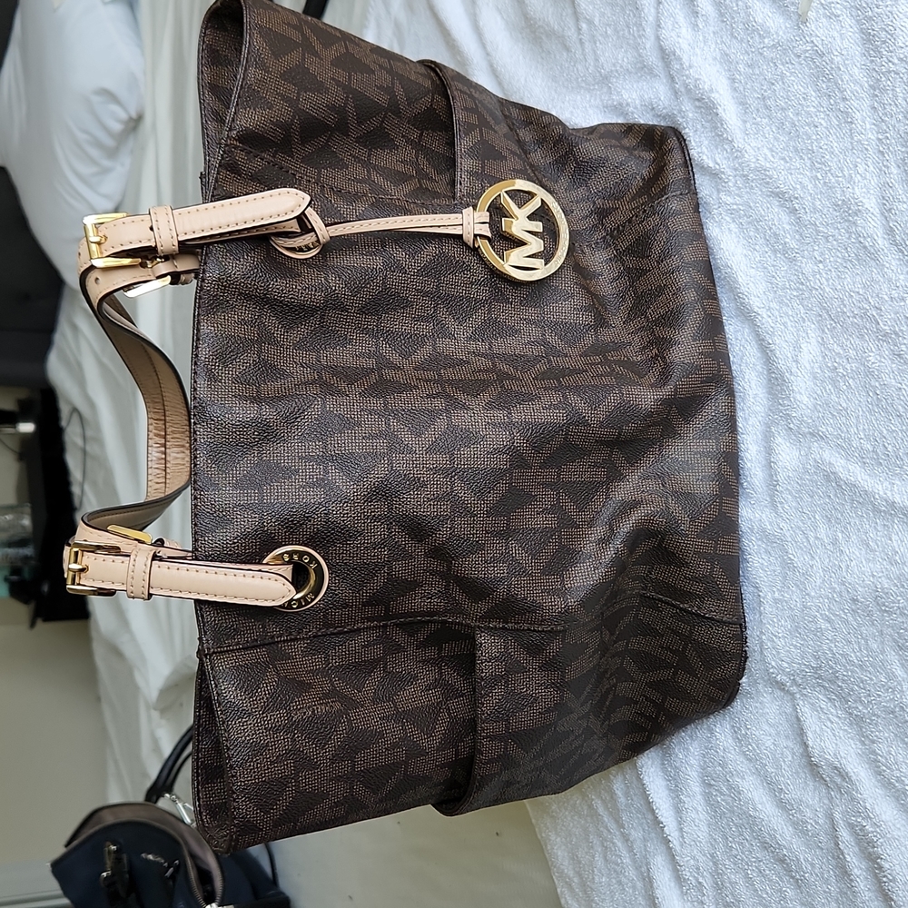 Micheal Kors Purse